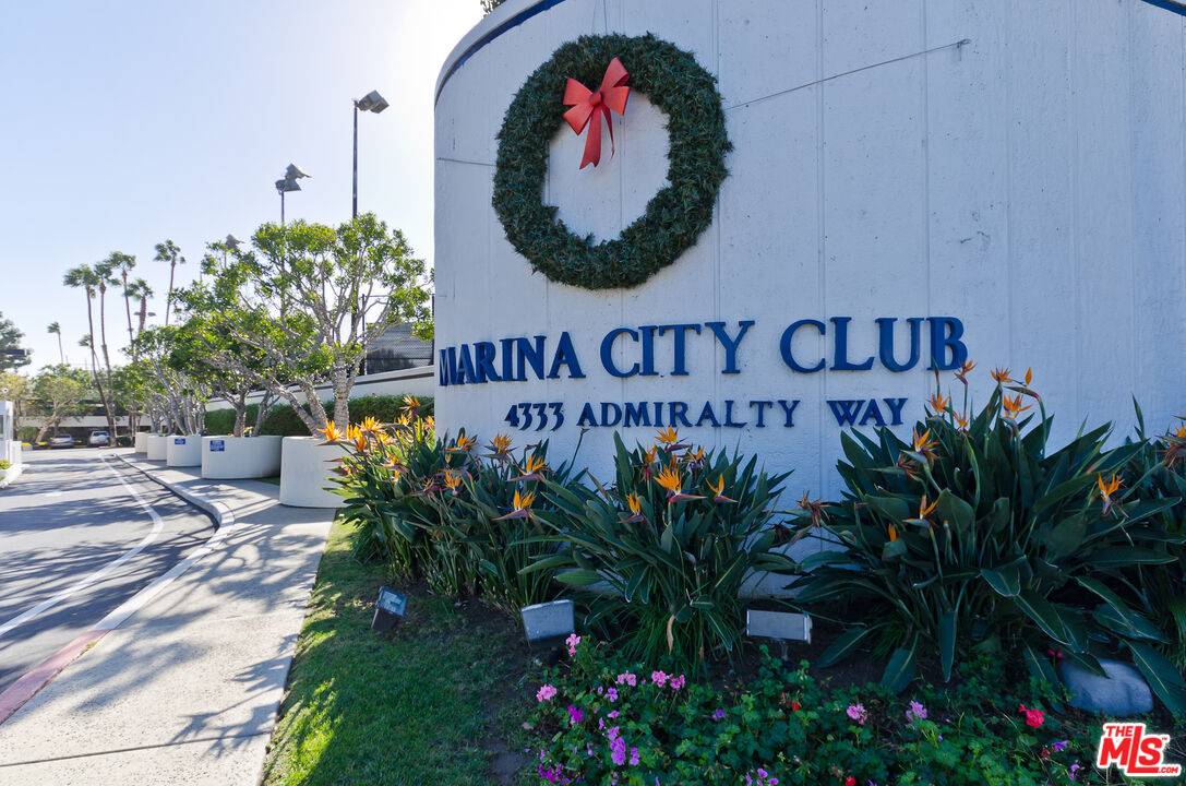 Marina Del Rey, CA 90292,4265 Marina City Dr #1117