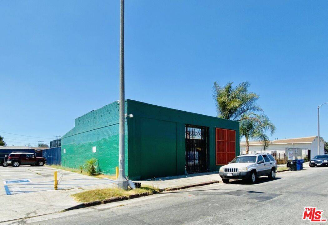 Los Angeles, CA 90003,6215 S San Pedro St