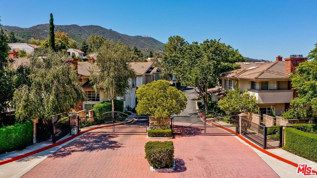 Newbury Park, CA 91320,67 Greenmeadow Dr