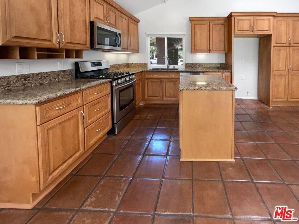 Camarillo, CA 93012,5729 Mulberry Ridge Dr