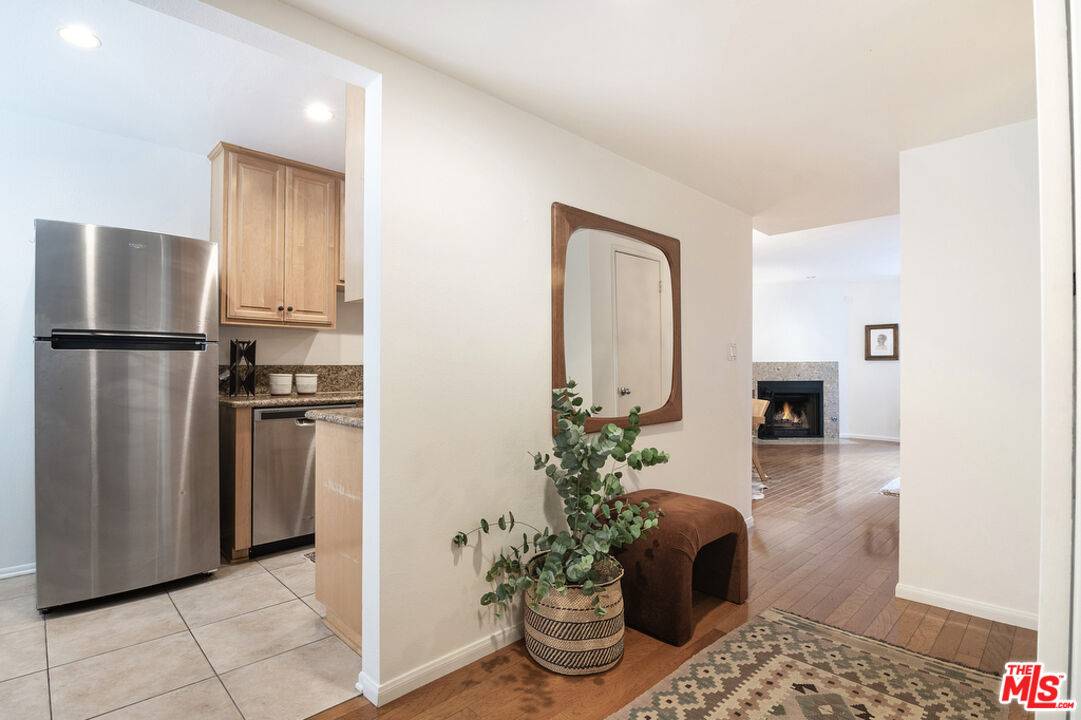 Santa Monica, CA 90405,2337 Oak St #5