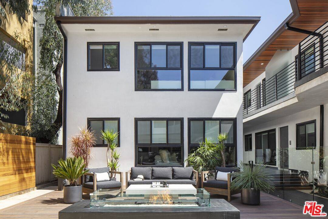 West Hollywood, CA 90046,1267 N Laurel Ave #2
