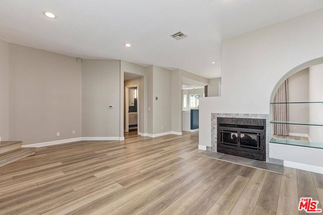 Santa Monica, CA 90405,2333 Oak St #3