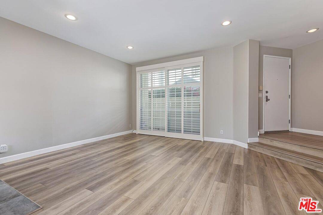 Santa Monica, CA 90405,2333 Oak St #3