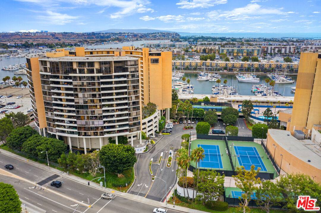 Marina Del Rey, CA 90292,4335 Marina City Dr #1138