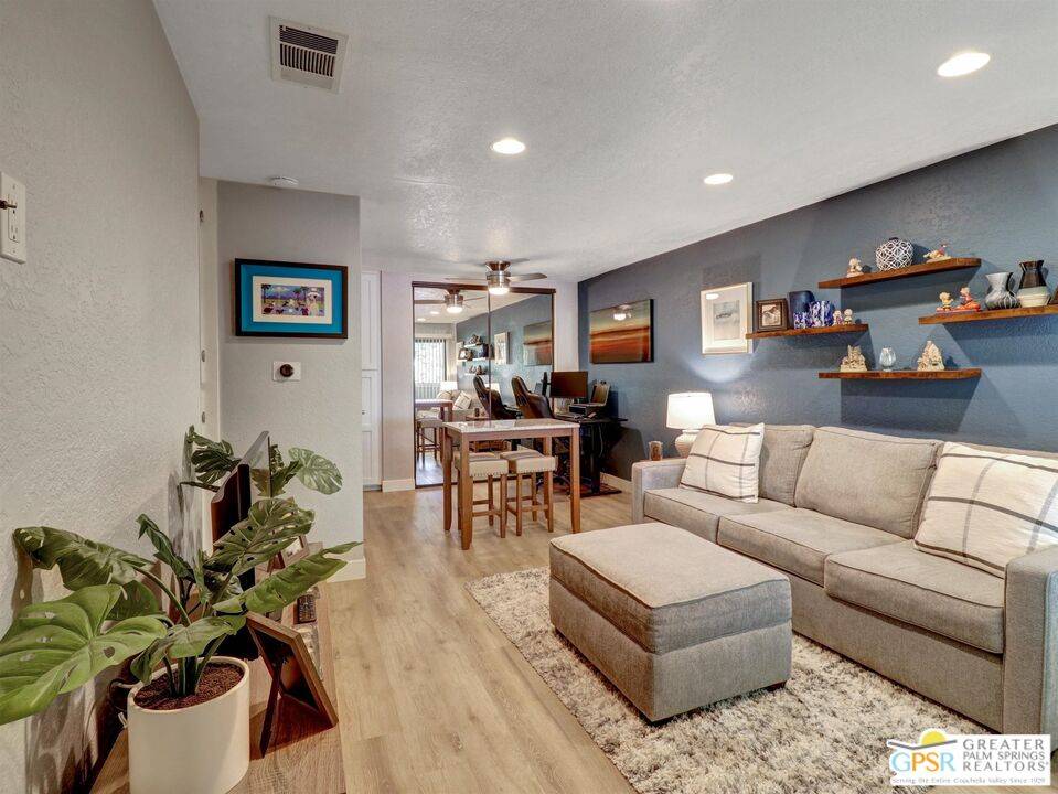 Palm Springs, CA 92262,701 N Los Felices Cir #L209