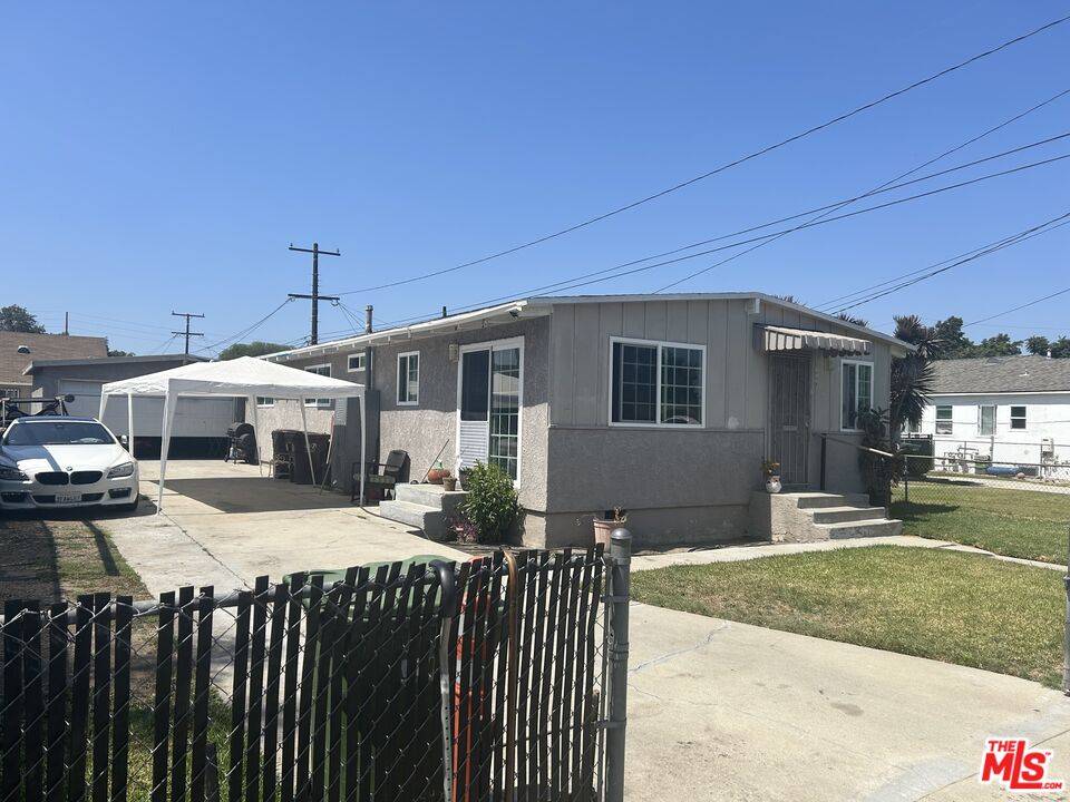 Compton, CA 90220,1109 S Acacia Ave