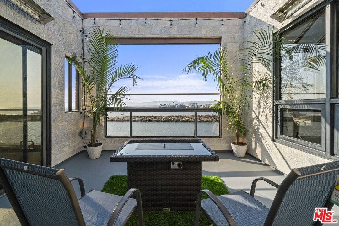 Playa Del Rey, CA 90293,6201 Ocean Front Walk #3