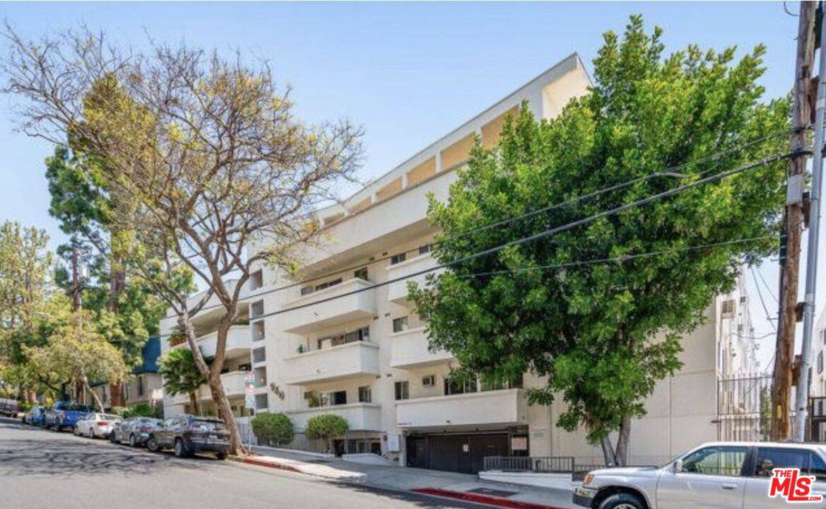 West Hollywood, CA 90069,960 Larrabee St #117