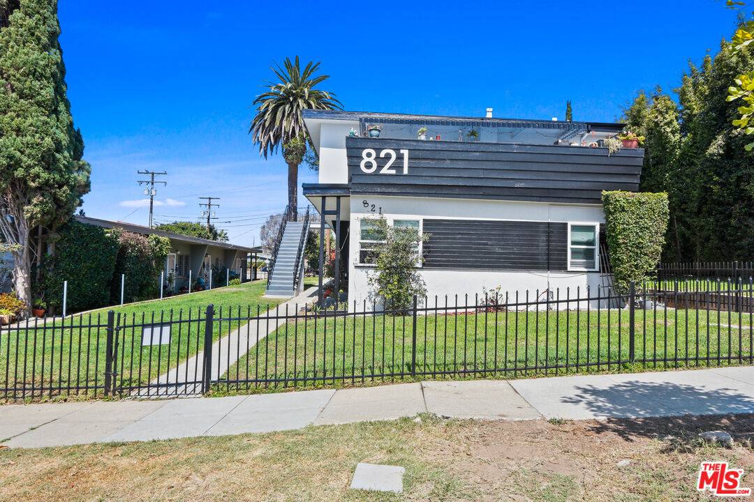 Santa Monica, CA 90405,821 Maple St