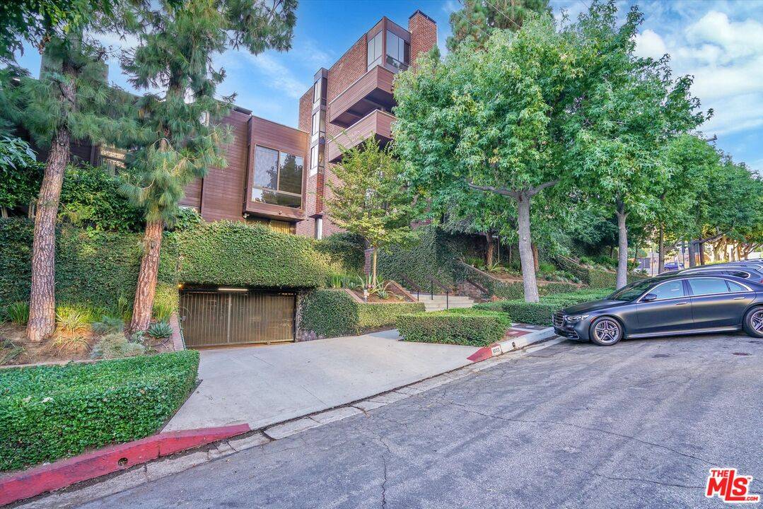 West Hollywood, CA 90069,1033 Carol Dr #102