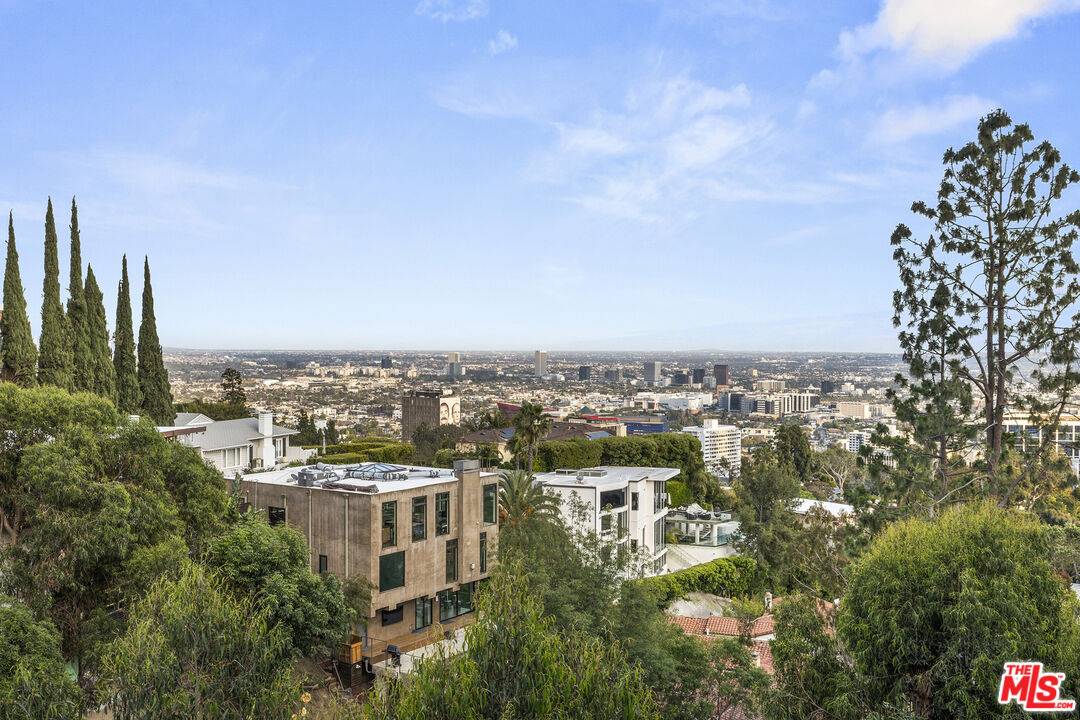 Los Angeles, CA 90069,9350 Sierra Mar Dr