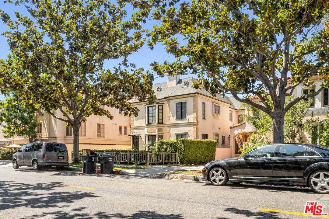 Beverly Hills, CA 90211,233 S Gale Dr