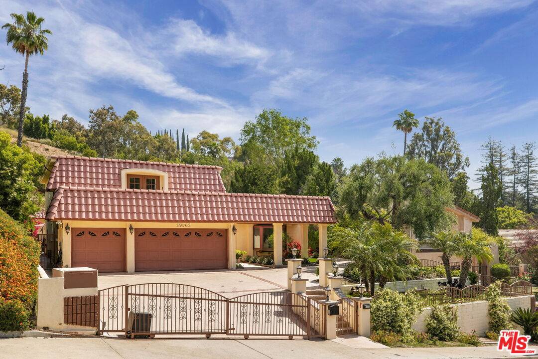 Tarzana, CA 91356,19563 Rosita St