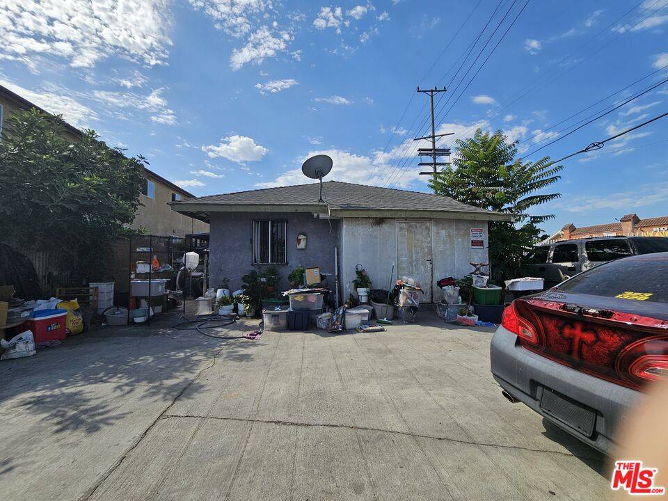 Los Angeles, CA 90003,300 E 59th Pl