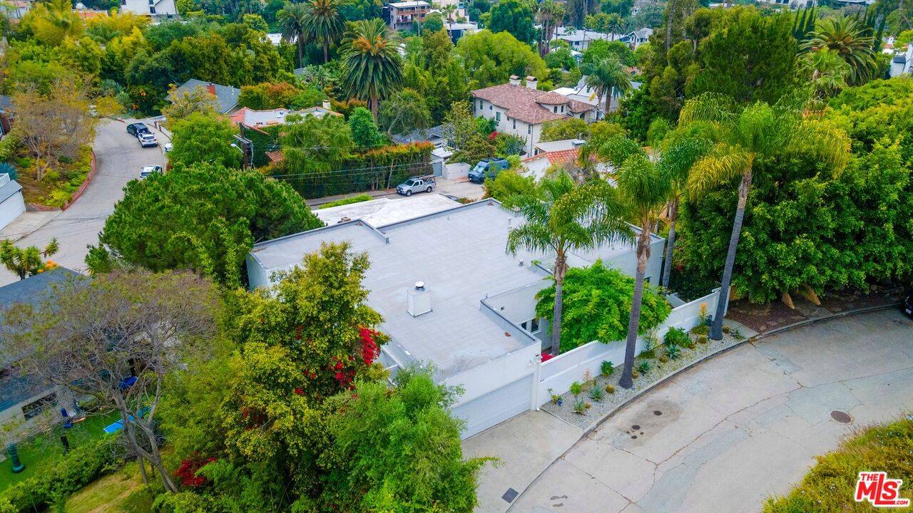 Los Angeles, CA 90068,6342 Ivarene Ave