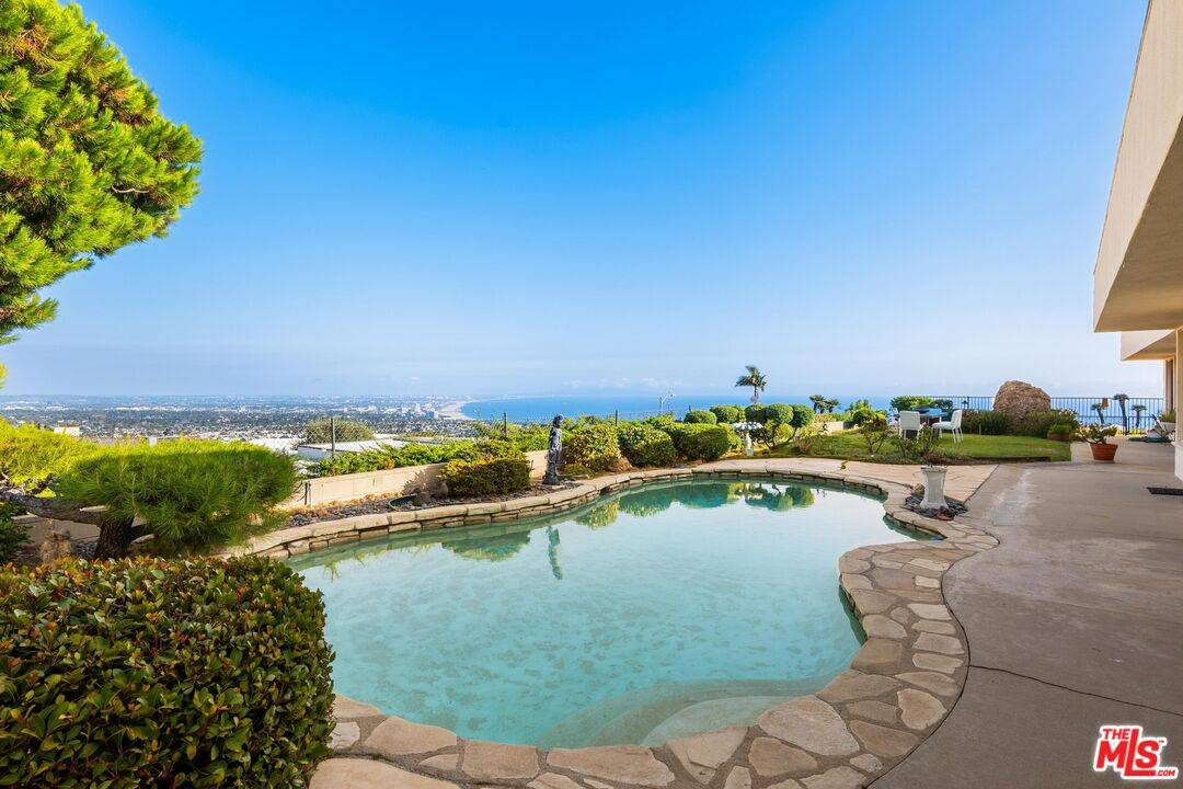 Pacific Palisades, CA 90272,16705 Charmel Ln