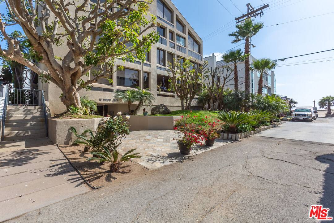 Marina Del Rey, CA 90292,18 Union Jack St #302