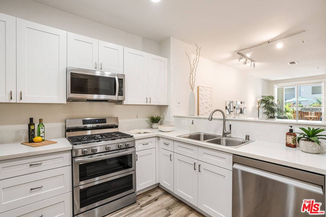 Playa Vista, CA 90094,6400 Crescent Park #108