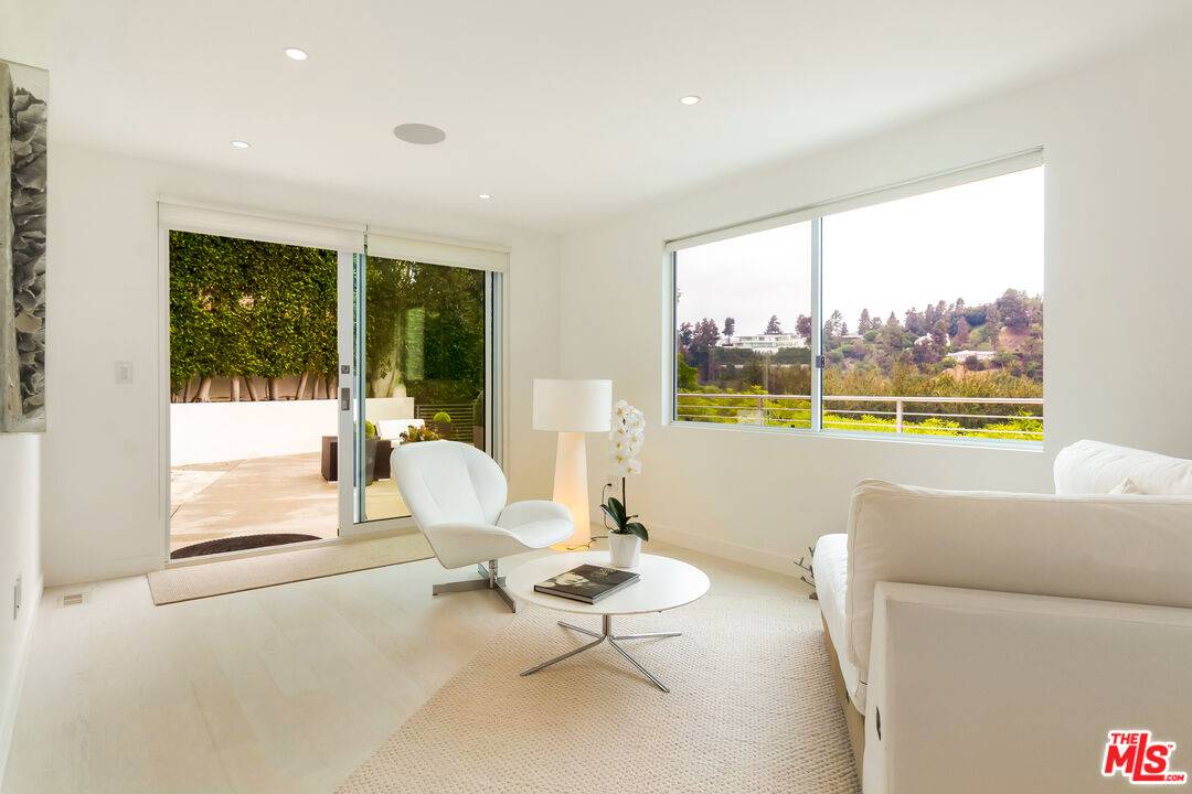 Beverly Hills, CA 90210,9422 Readcrest Dr