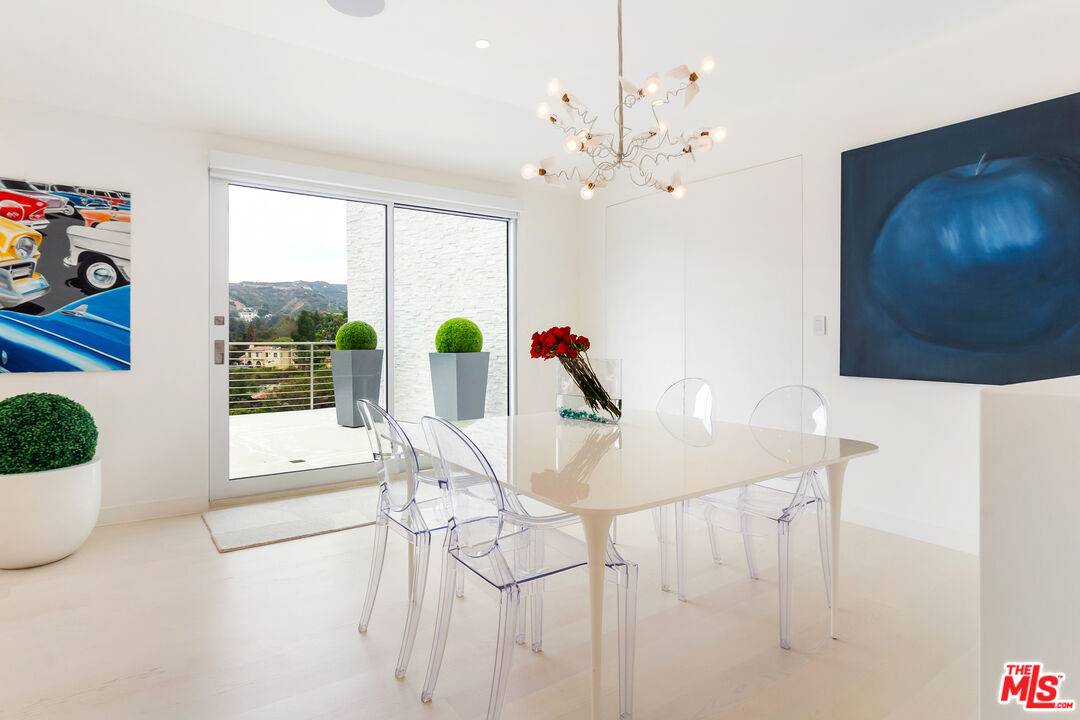 Beverly Hills, CA 90210,9422 Readcrest Dr