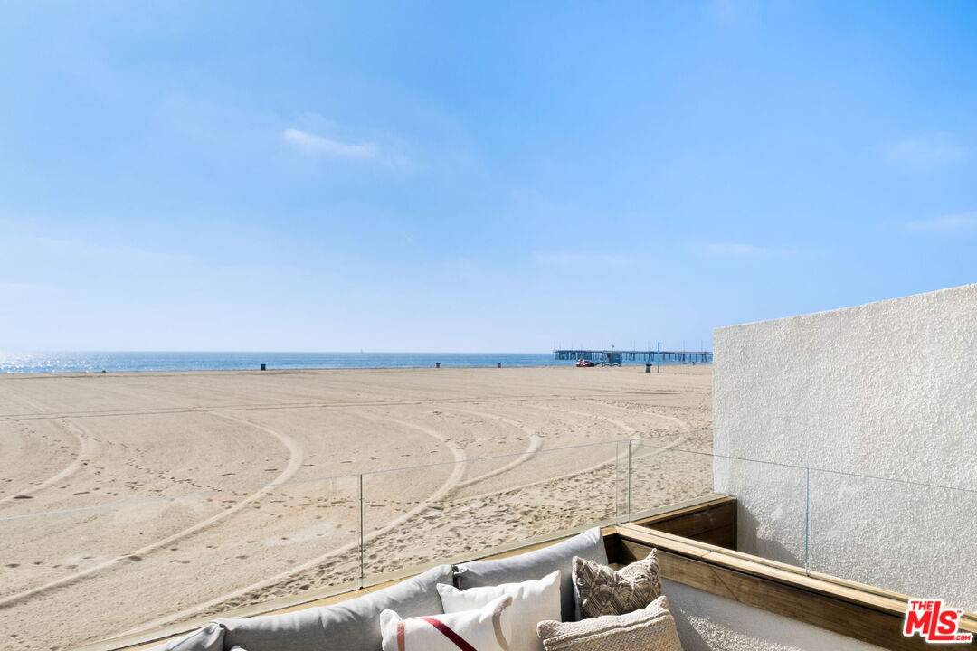 Marina Del Rey, CA 90292,7 Fleet St #107