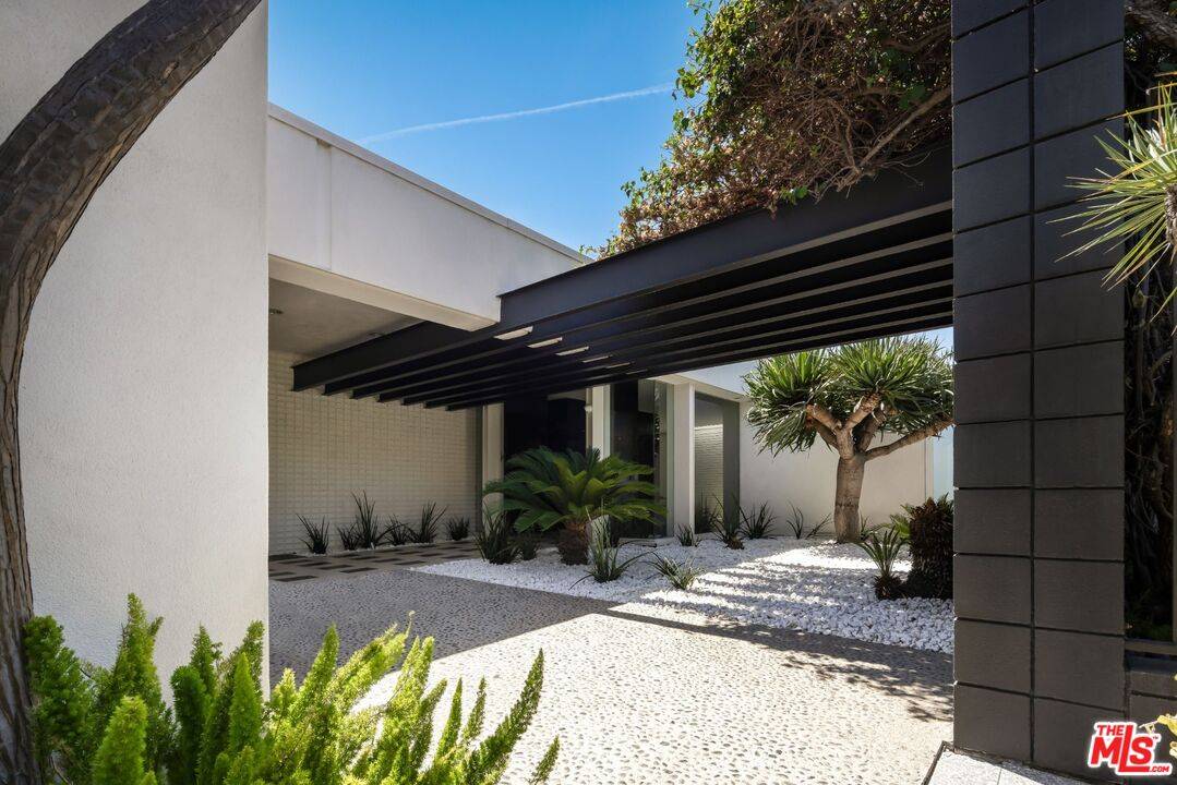Beverly Hills, CA 90210,1012 Wallace Rdg