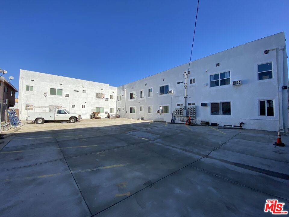 Los Angeles, CA 90038,823 N Gower St