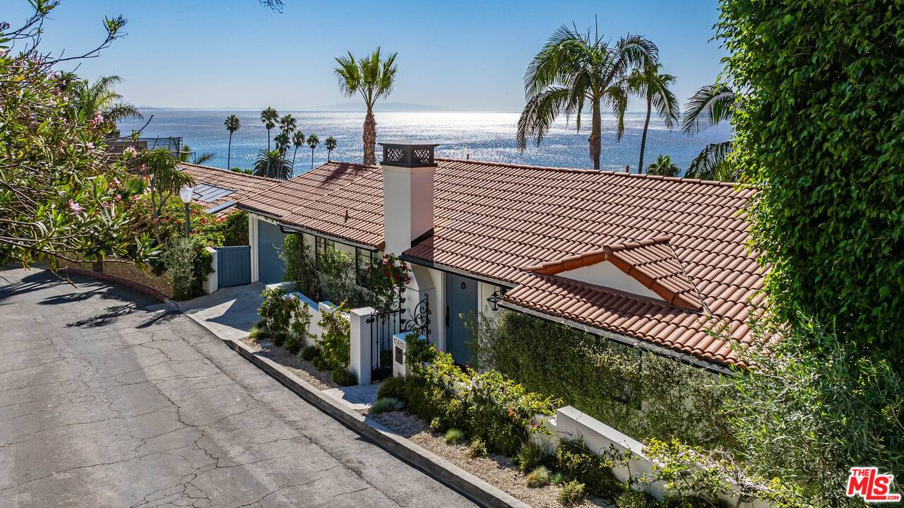 Pacific Palisades, CA 90272,17820 Castellammare Dr