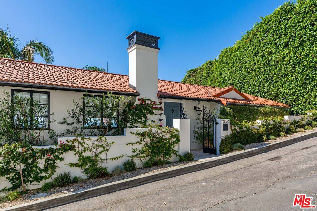 Pacific Palisades, CA 90272,17820 Castellammare Dr