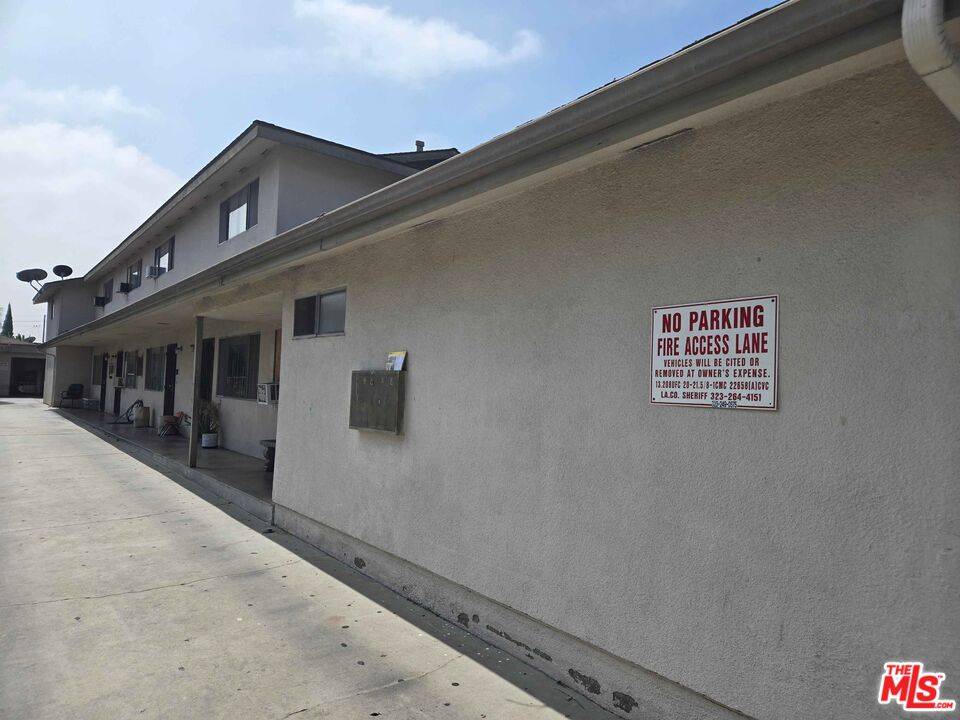 Cudahy, CA 90201,4022 Live Oak St