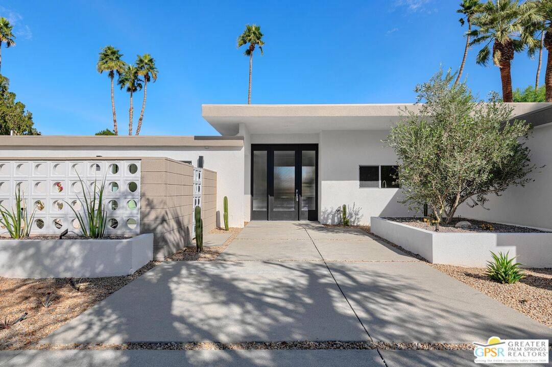 2220 S Yosemite Dr, Palm Springs, CA 92264 - MLS#24-447007