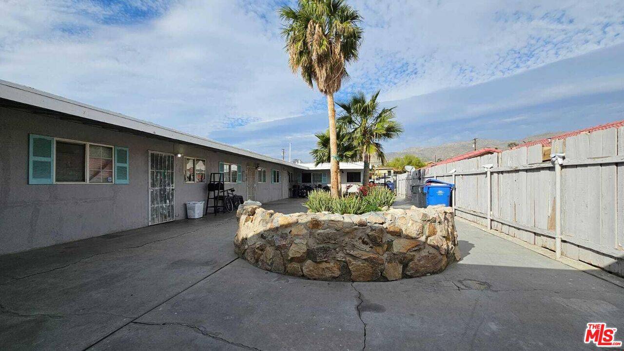 Desert Hot Springs, CA 92240,66327 7th St #2