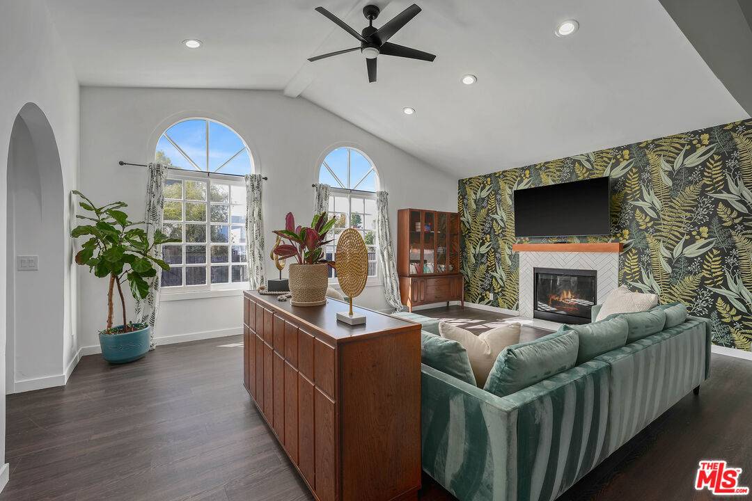 Northridge, CA 91325,7900 Louise Ave
