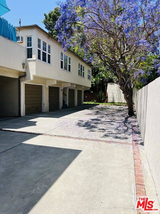 West Hollywood, CA 90069,843 Westbourne Dr