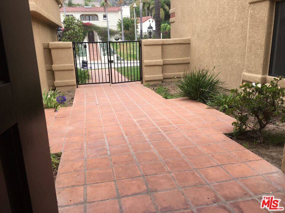 Malibu, CA 90265,3516 Malibu Country Dr