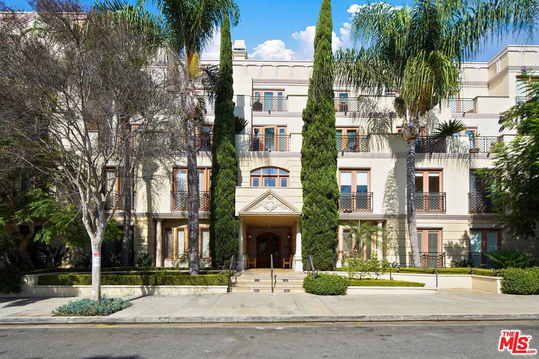 Beverly Hills, CA 90212,137 S Spalding Dr #101