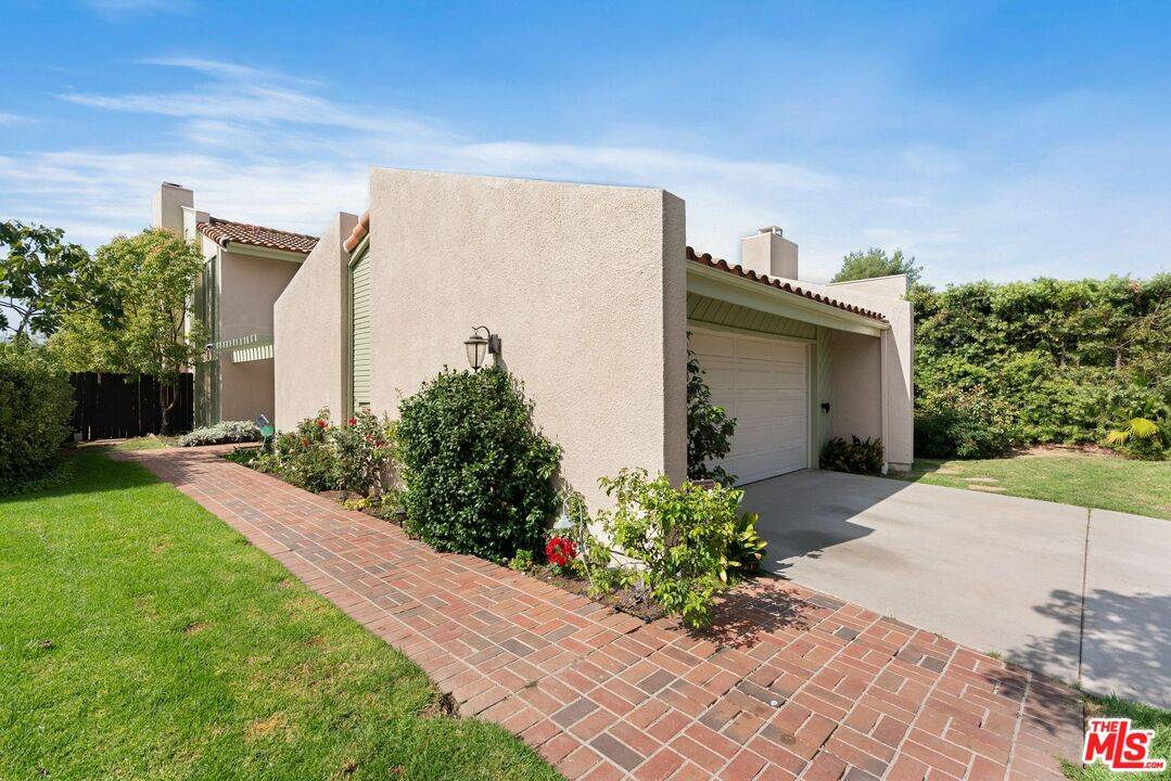 Los Angeles, CA 90077,2755 Bottlebrush Dr