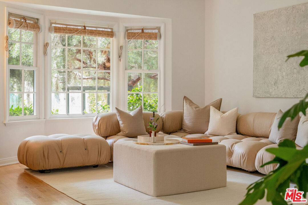 Pacific Palisades, CA 90272,652 Bienveneda Ave