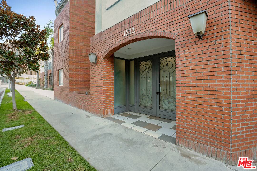 Los Angeles, CA 90025,1212 Mcclellan #108