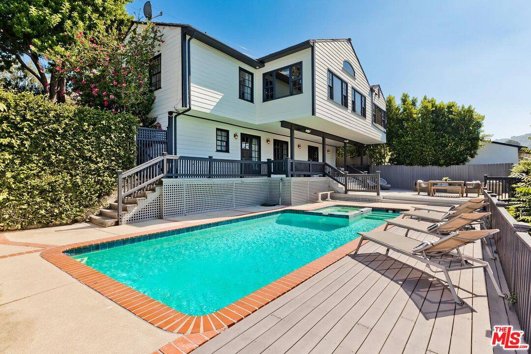 Studio City, CA 91604,3983 Sunswept Dr