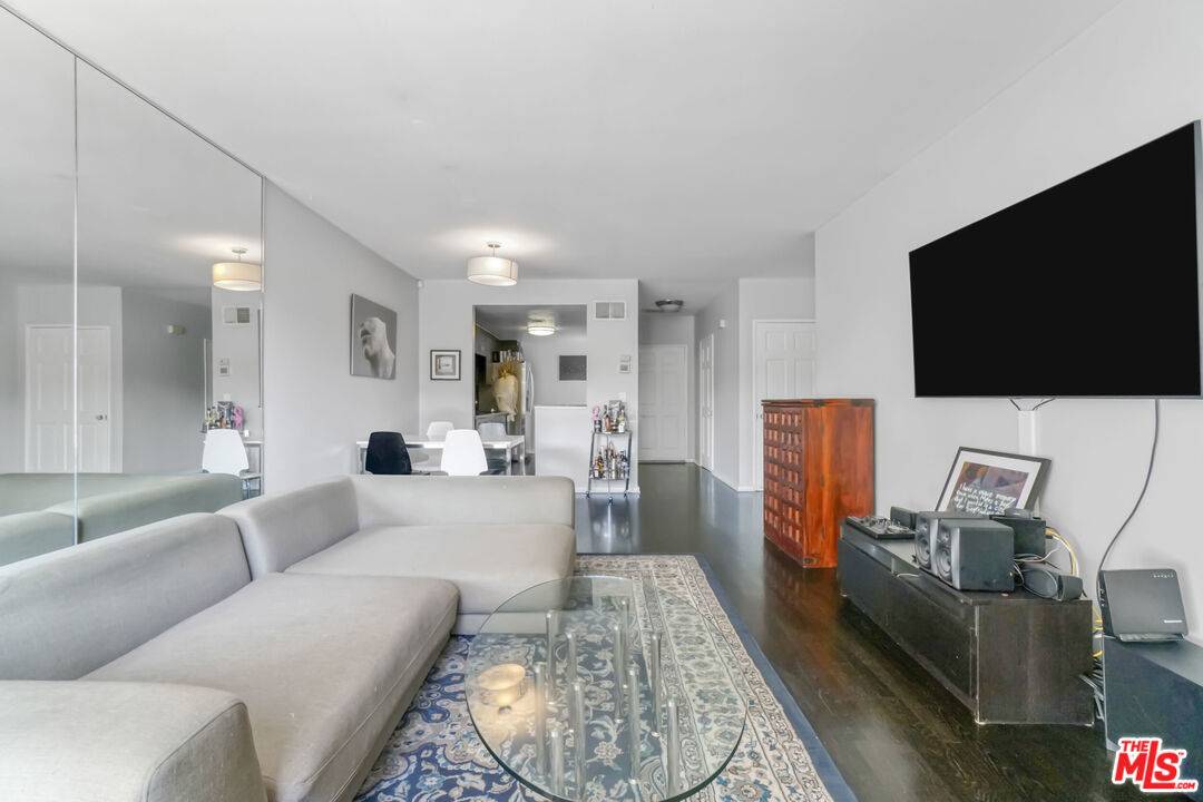 West Hollywood, CA 90069,8839 Cynthia St #3