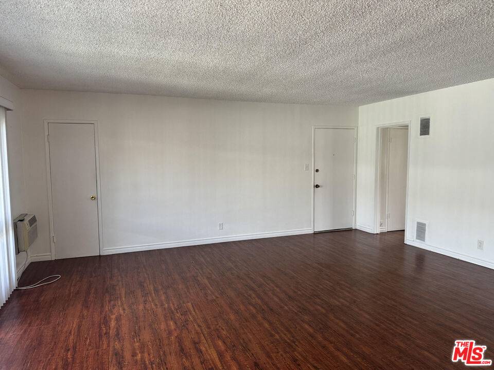 Sherman Oaks, CA 91423,4555 Sylmar Ave #231