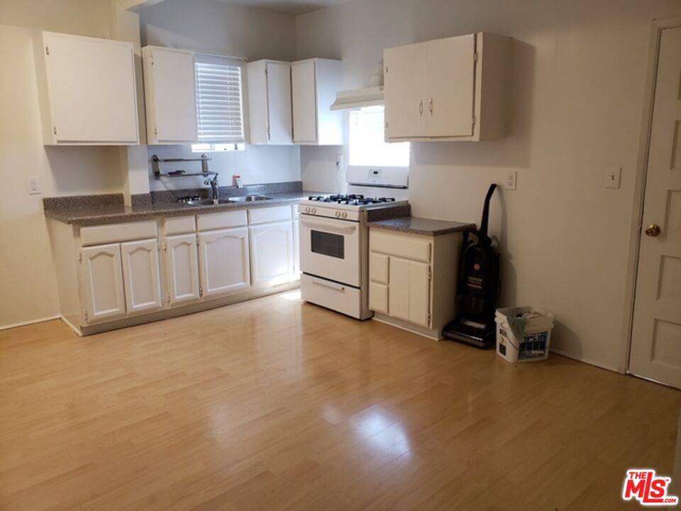 Los Angeles, CA 90057,826 S Park View St #1