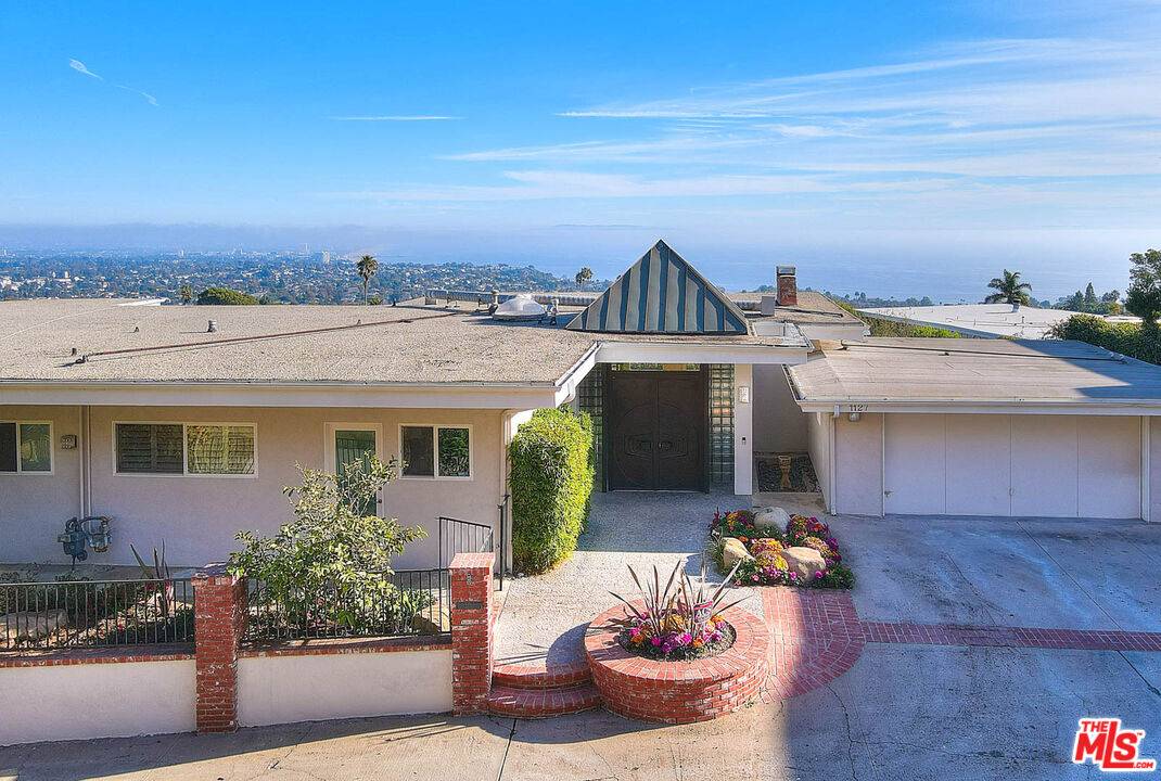 Pacific Palisades, CA 90272,1127 Lachman Ln