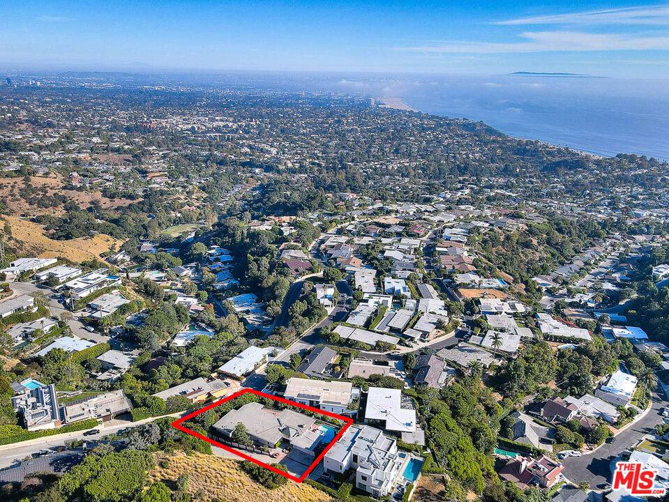 Pacific Palisades, CA 90272,1127 Lachman Ln