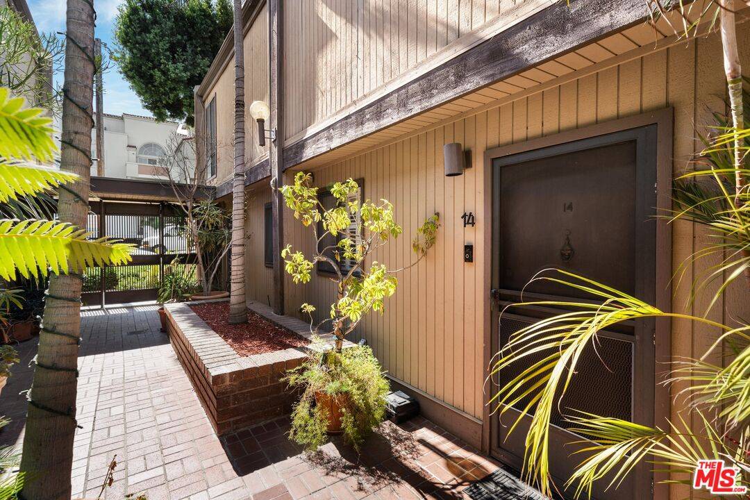 West Hollywood, CA 90069,853 Larrabee St #14