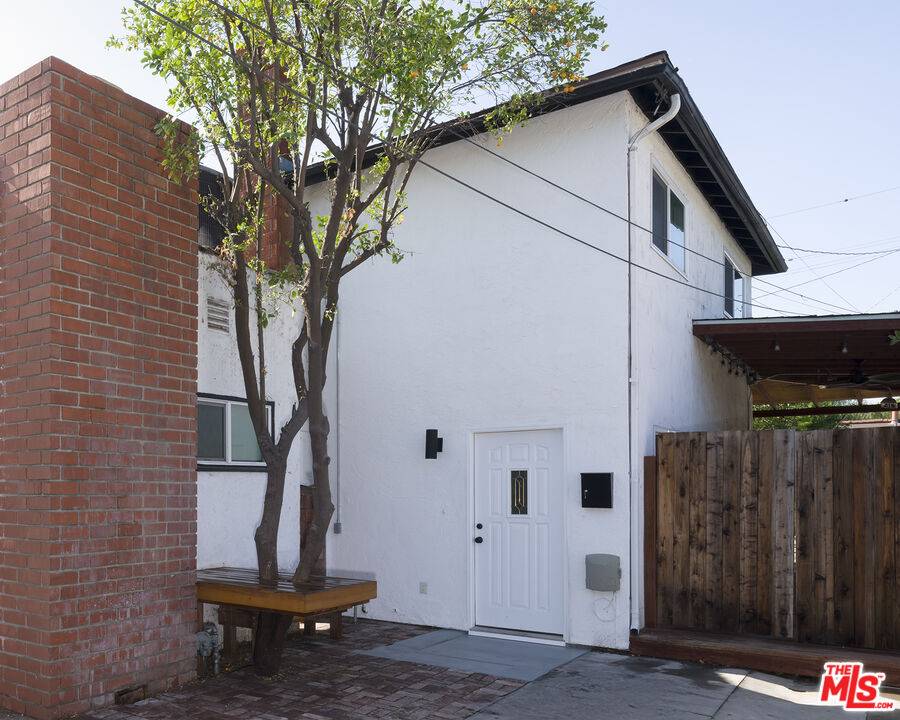 Los Angeles, CA 90039,2933 Acresite St