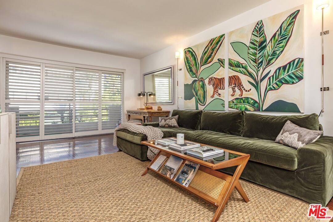 West Hollywood, CA 90069,1131 Alta Loma Rd #516
