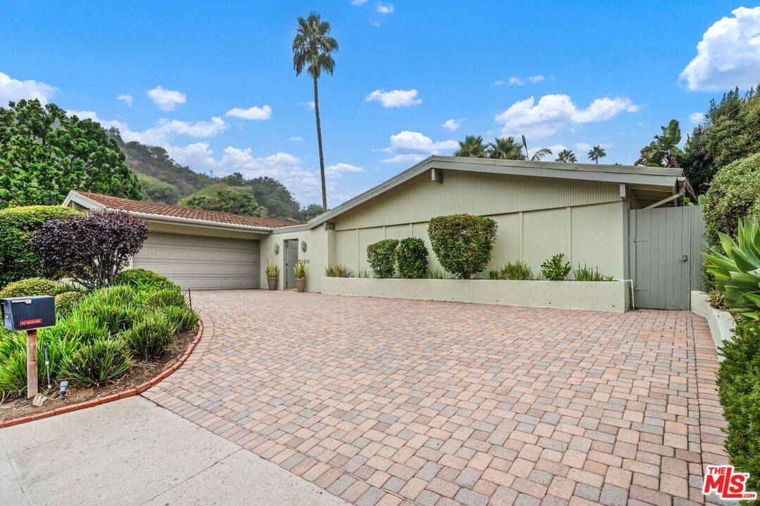 Los Angeles, CA 90046,7551 Kimdale Ln